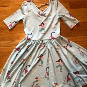 Dot Dot Smile, NWT, 3/4 sleeve, cool material, size 8/10, skater girl